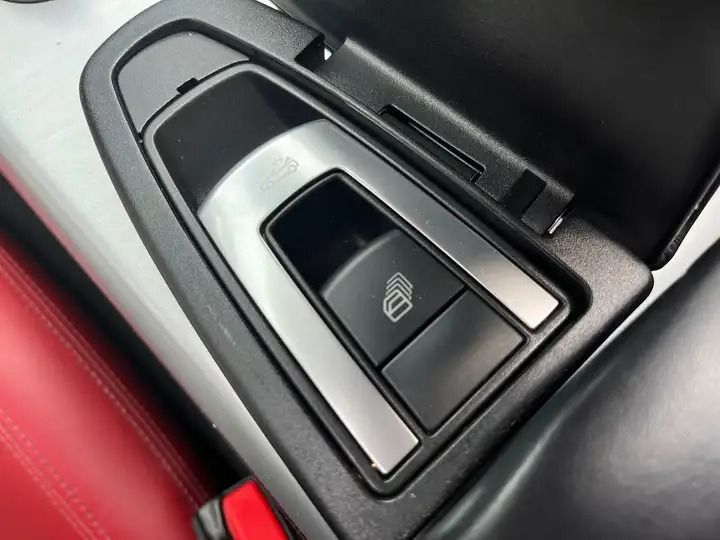 Mercedes-Benz SLK • 2014 • 144,947 km 5