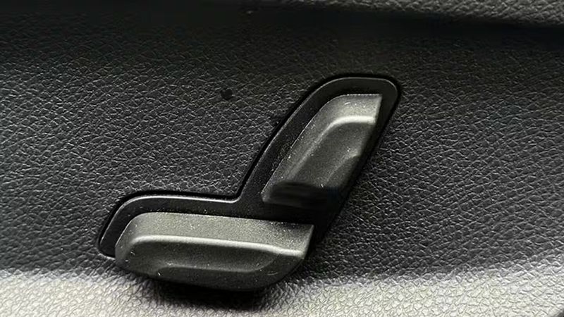 Mercedes-Benz E • 2020 • 115,784 km 17