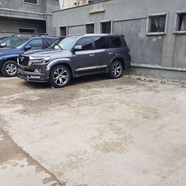 Toyota Land Cruiser • 2017 • 32 km 3