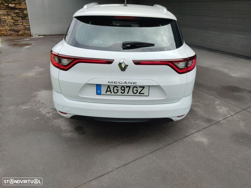 Renault Mégane • 2017 • 136,000 km 4
