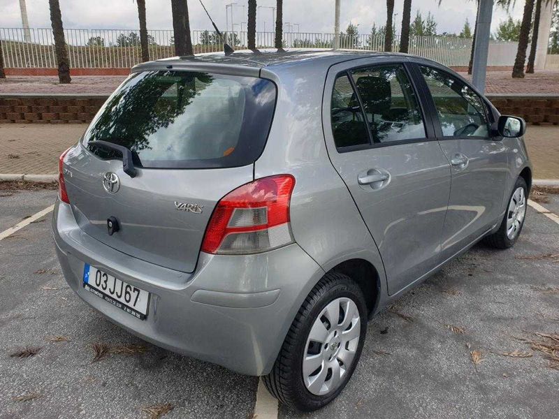 Toyota Yaris • 2010 • 70,120 km 3