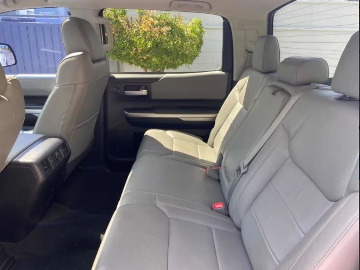 Toyota Tundra • 2016 • 93,000 km 7