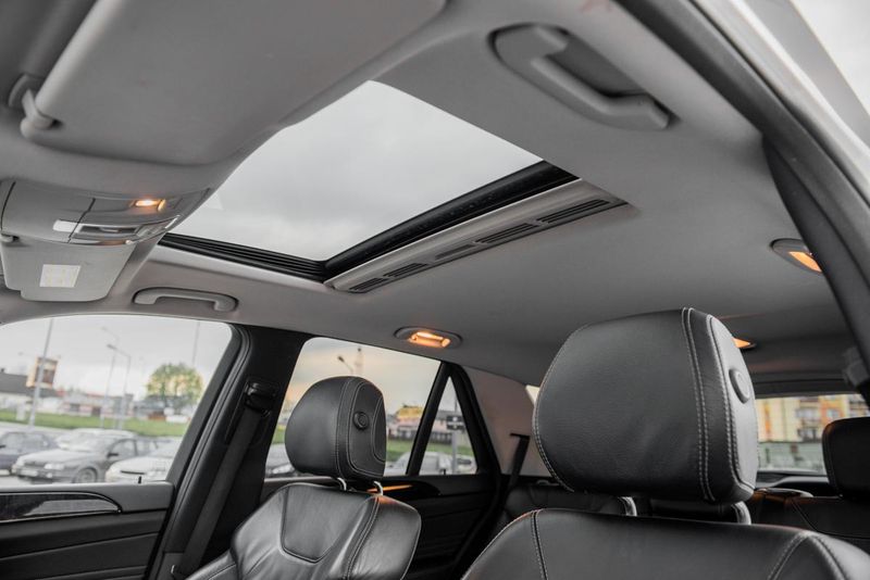 Mercedes-Benz ML350 • 2013 • 215,000 km 4