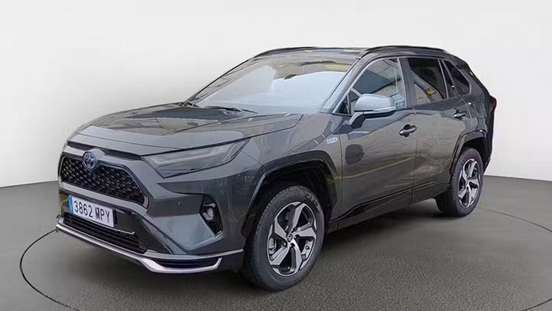 Toyota RAV4 • 2024 • 9,967 km 3