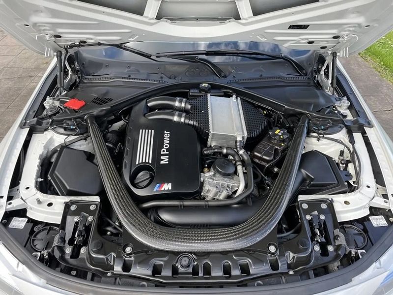 BMW M4 • 2015 • 156,300 km 4