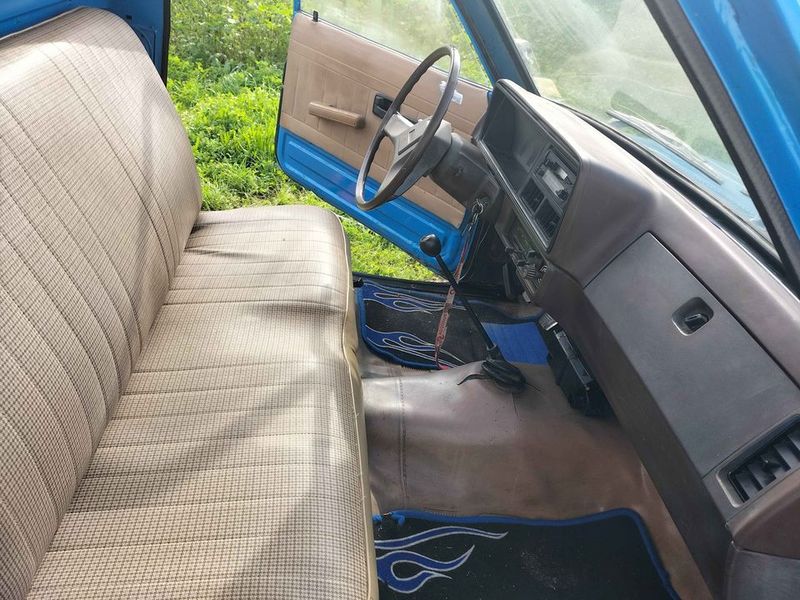 Isuzu Pickup • 1984 • 189,000 km 4