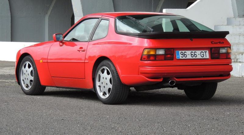 Porsche 944 • 1989 • 128,725 km 2