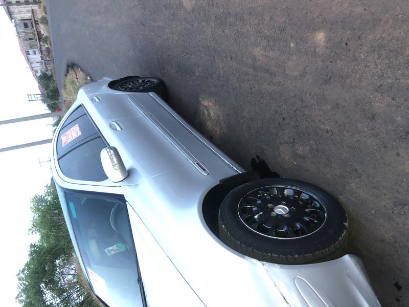 Mercedes-Benz E-320 • 2002 • 98,000 km 2