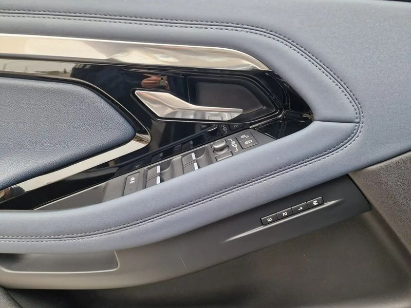 Land Rover Range Rover Evoque • 2019 • 122,000 km 7