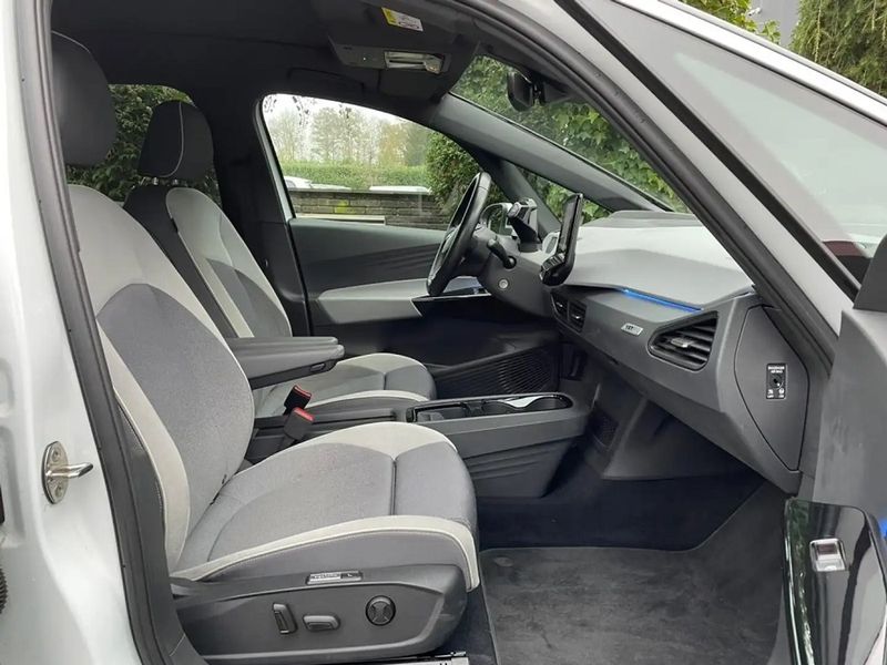 Volkswagen ID.4 • 2020 • 61,800 km 11