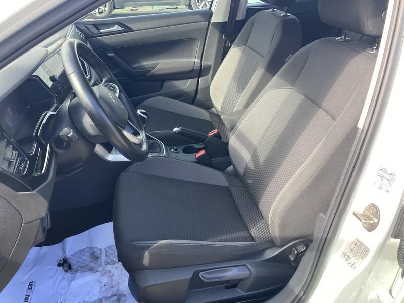 Volkswagen Polo • 2022 • 24,689 km 25