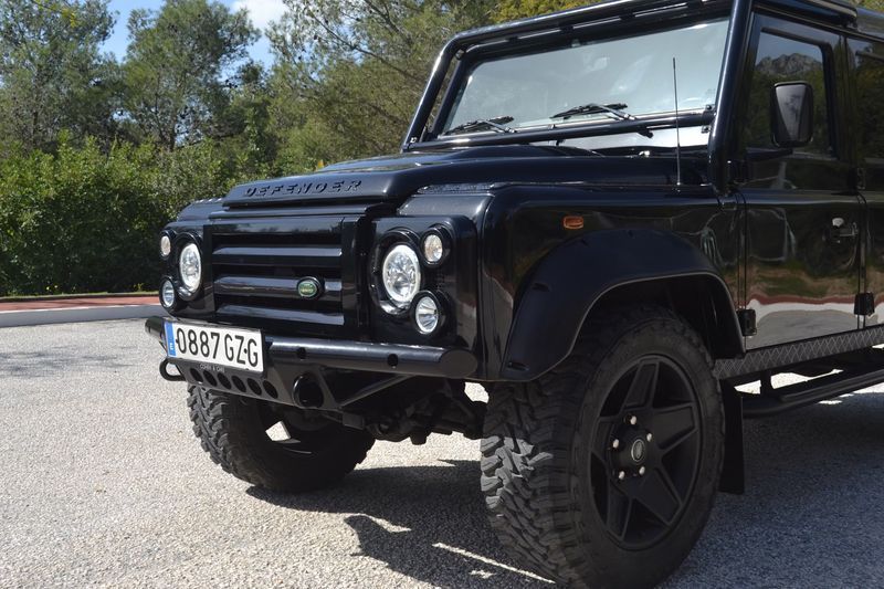 Land Rover Defender • 2010 • 147,000 km 9