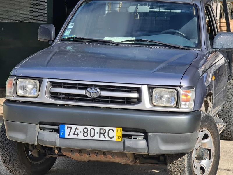 Toyota Hilux • 2001 • 240,000 km 1