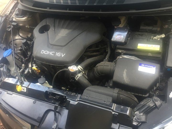 Hyundai Elantra • 2017 • 50,000 km 4