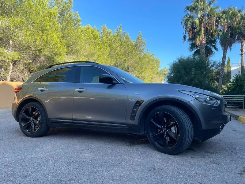 Infiniti QX70 • 2015 • 192,000 km 3