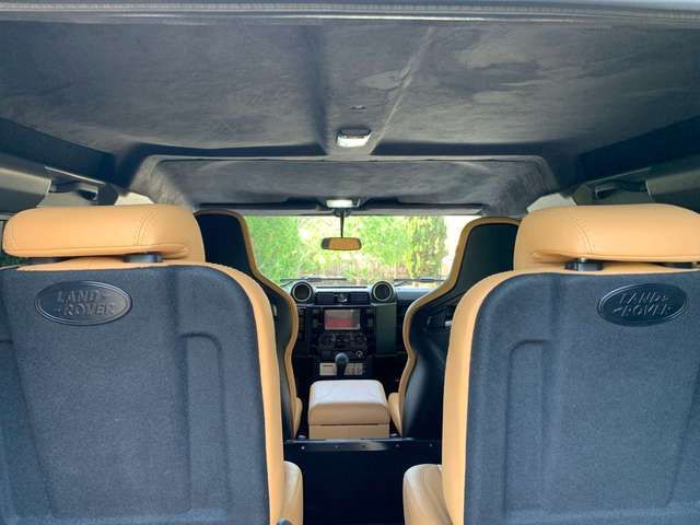 Land Rover Defender • 2007 • 117,500 km 4