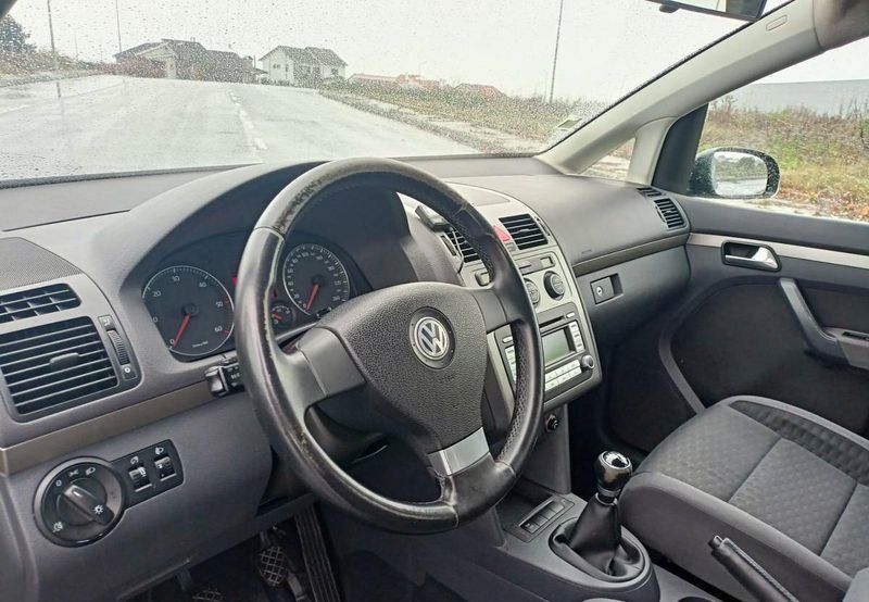Volkswagen Touran • 2009 • 262,000 km 4