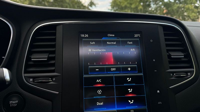 Renault Mégane • 2019 • 14,700 km 19