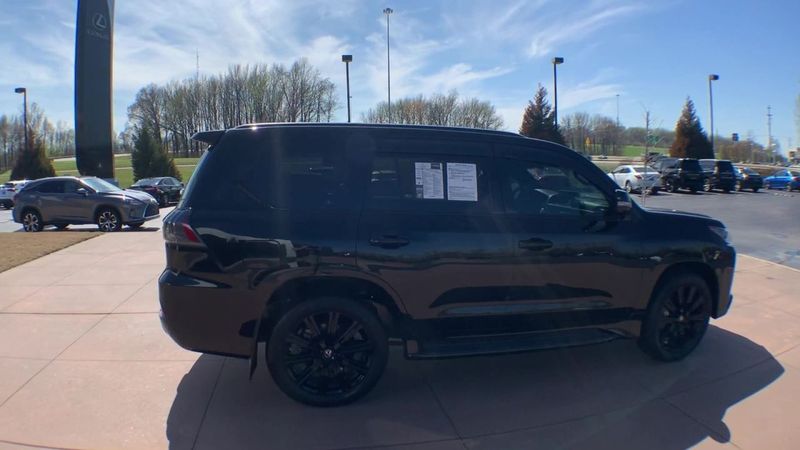 Lexus LX • 2021 • 30,297 km 2