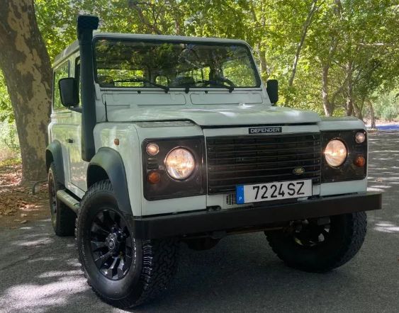 Land Rover Defender • 2002 • 127,329 km 1