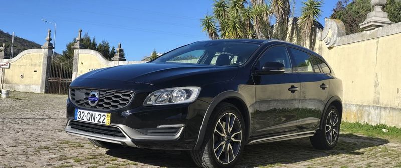 Volvo V60 Cross Country • 2015 • 190,000 km 2
