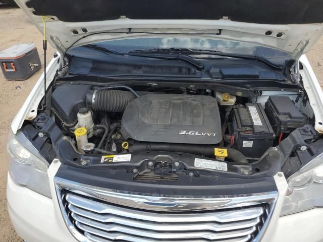 Chrysler Town & Country • 2013 • 10,000 mi 9
