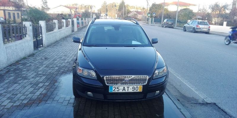 Volvo V50 • 2005 • 79,106 km 1