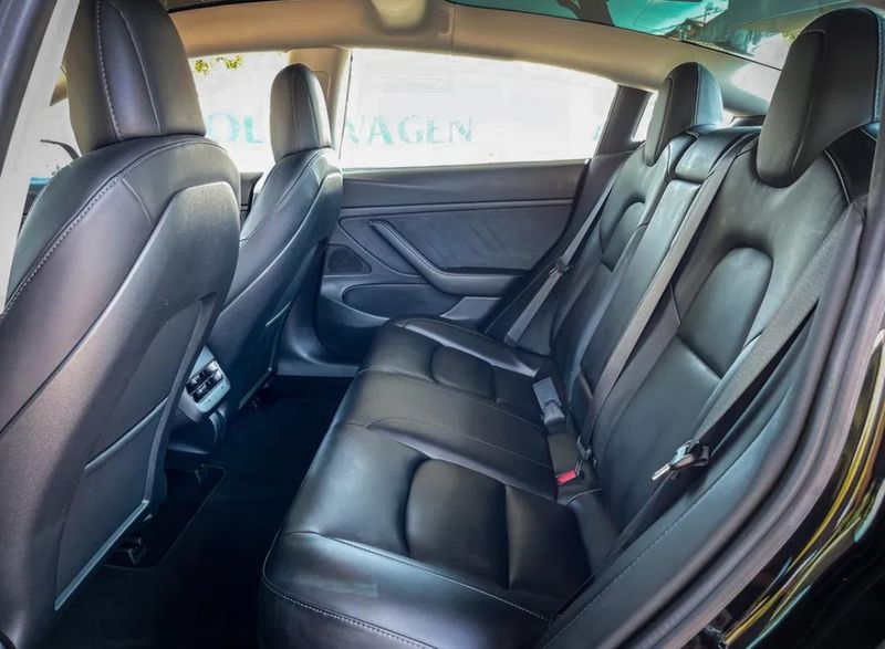 Tesla Model 3 • 2020 • 19,800 km 7