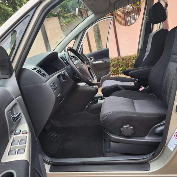 Toyota Corolla • 2002 • 139,000 km 2