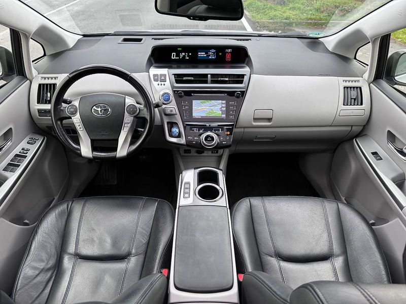 Toyota Prius • 2016 • 74,000 km 4