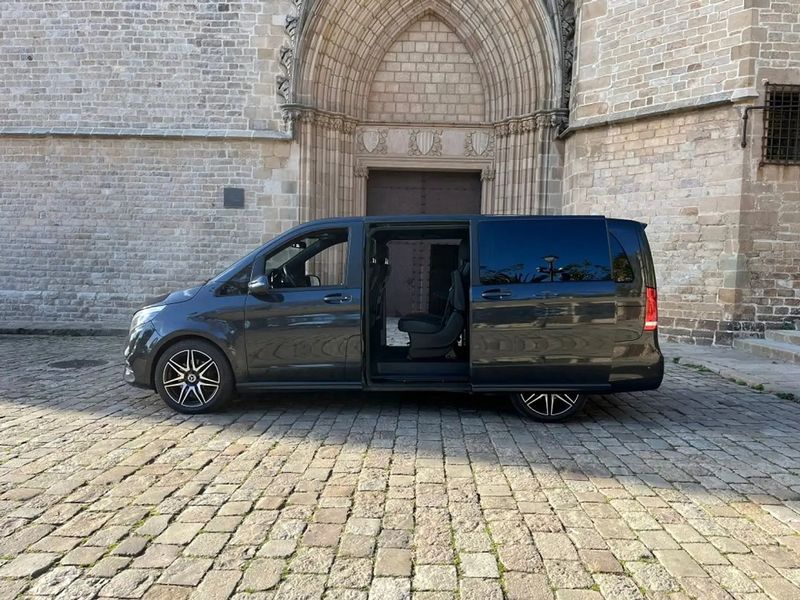 Mercedes-Benz 310 Van • 2019 • 74,500 km 9