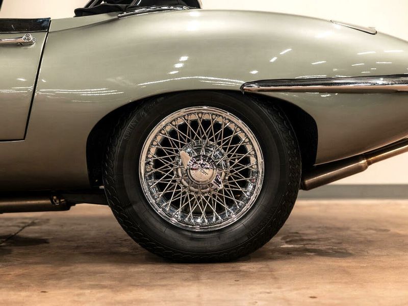 Jaguar E-PACE • 1967 • 42,690 km 14