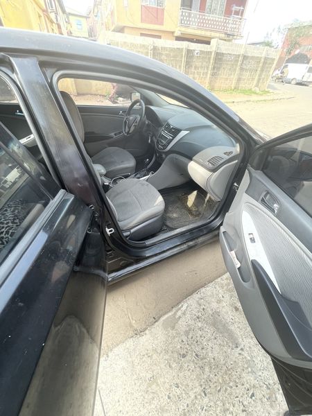 Hyundai Accent • 2013 • 97,123 km 10