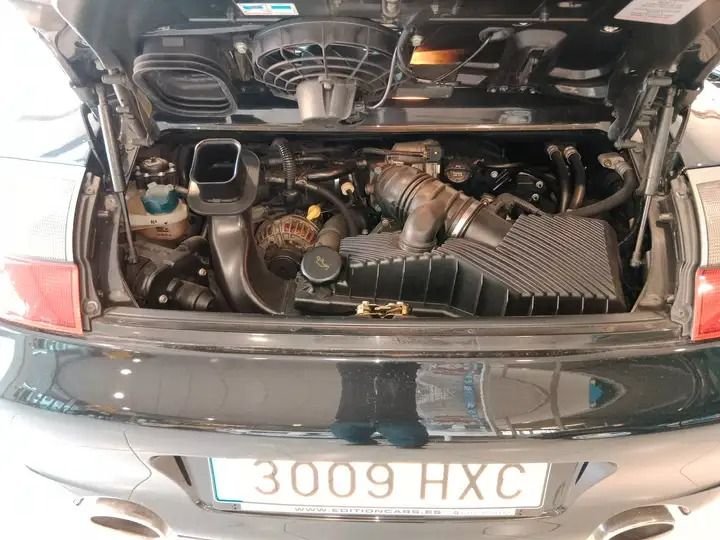 Porsche 911 • 2002 • 82,000 km 4