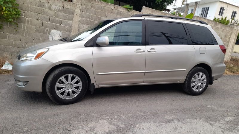 Toyota Sienna • 2005 • 123,057 km 5