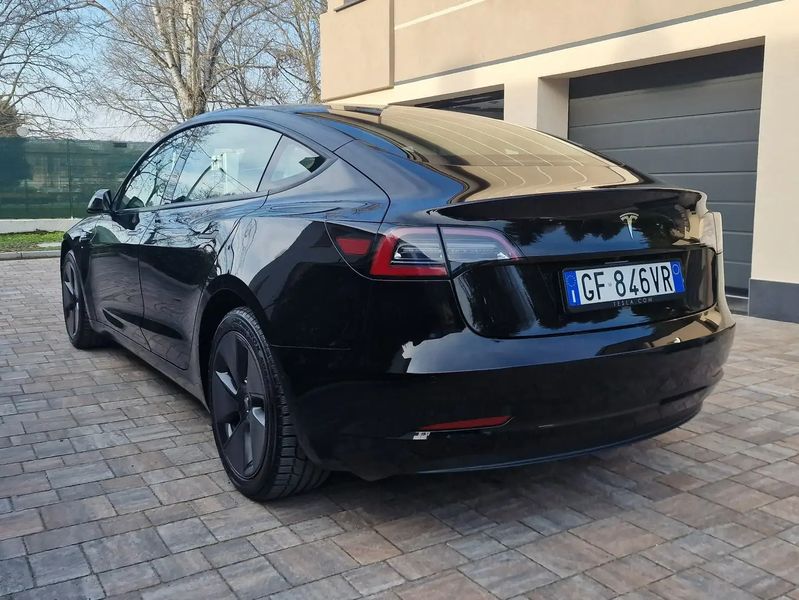 Tesla Model 3 • 2021 • 45,000 km 4