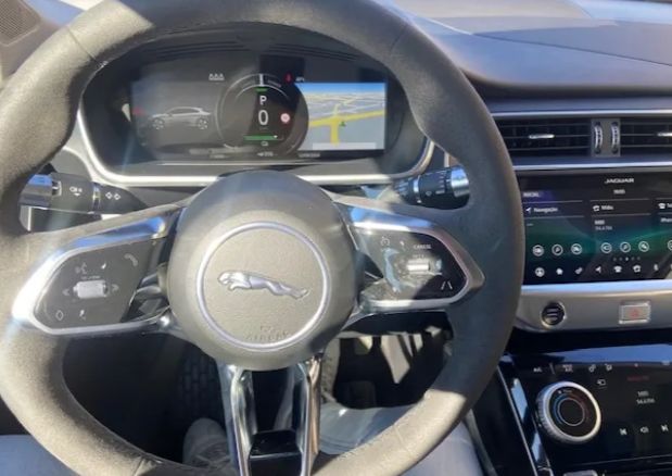 Jaguar I-PACE • 2018 • 118,000 km 3