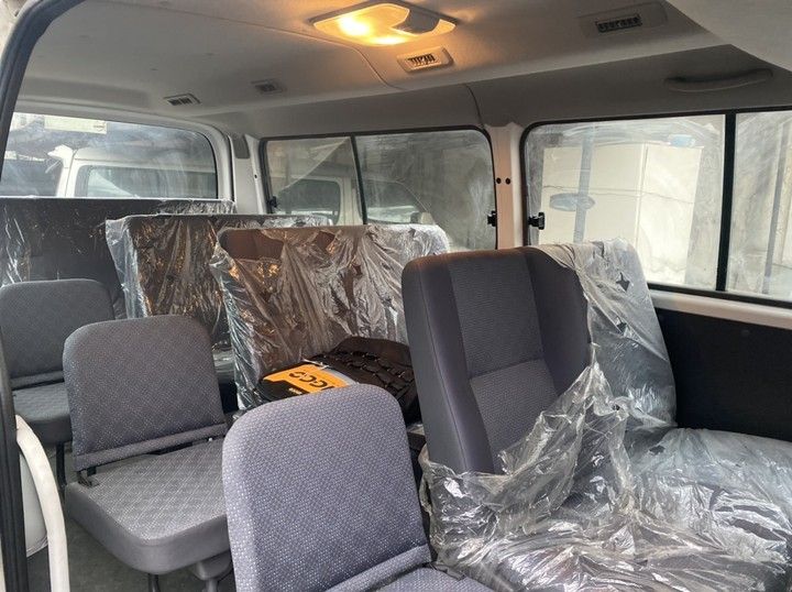 Nissan Urvan • 2010 • 17 km 2