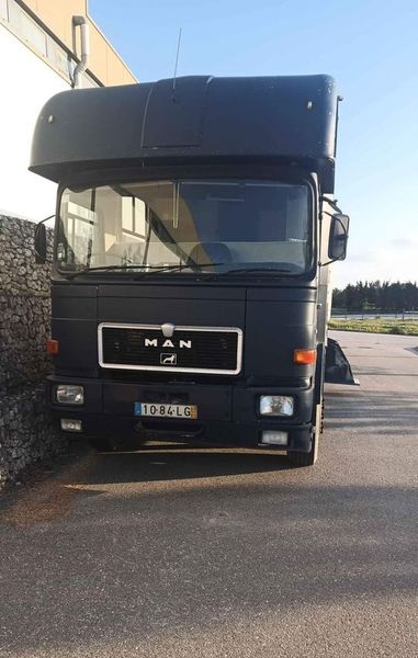 Toyota Hiace Van • 1989 • 470,000 km 2