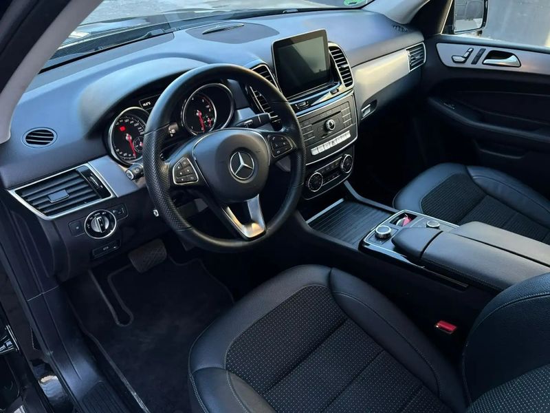 Mercedes-Benz GLE-Class • 2018 • 50,000 km 3