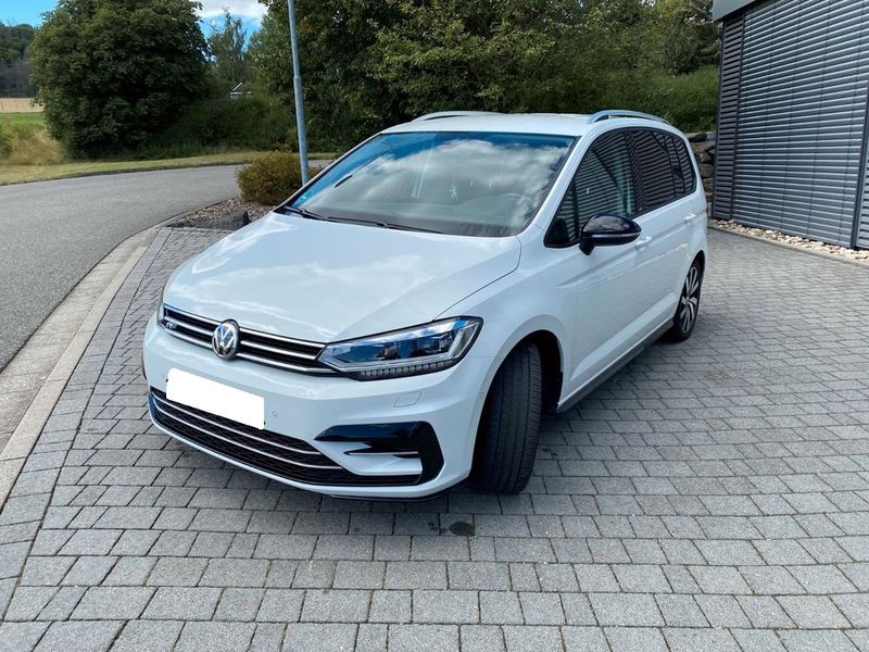 Volkswagen Touran • 2019 • 26,600 km 2