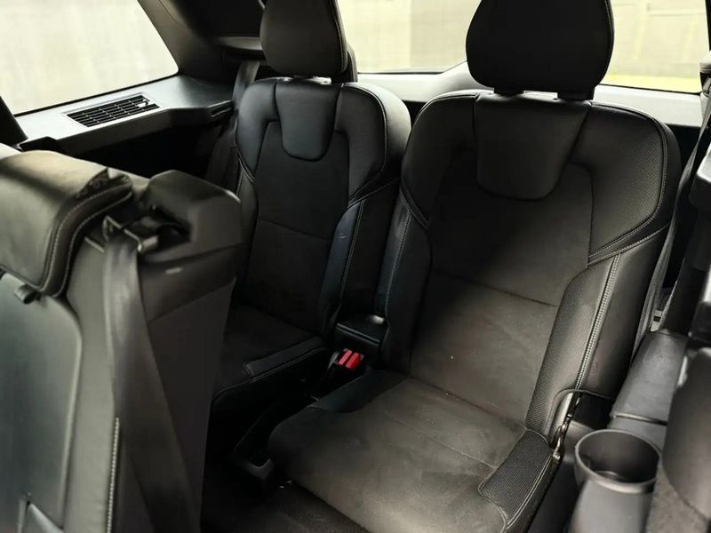 Volvo XC • 2021 • 82,000 km 12