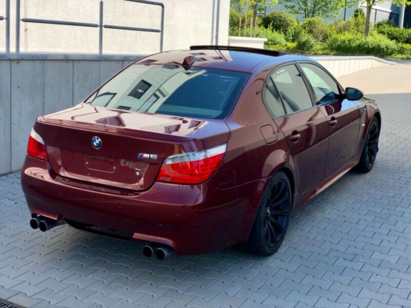 BMW M5 • 2007 • 133,000 km 2