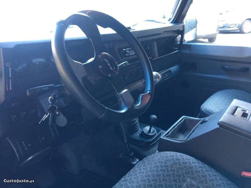 Land Rover Defender • 2000 • 250,000 km 3