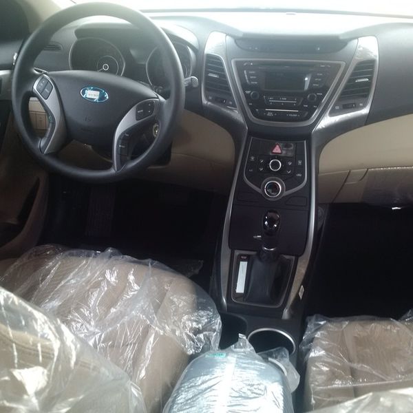 Hyundai Elantra • 2015 • 23 km 2