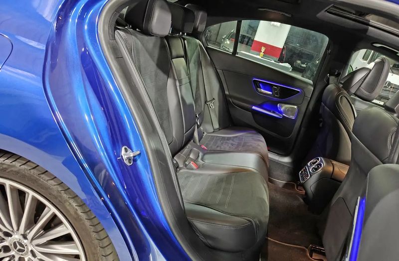 Mercedes-Benz C • 2021 • 94,000 km 11