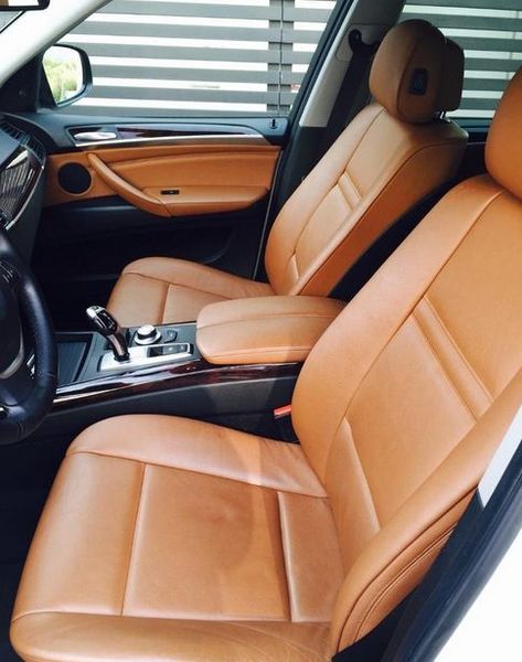 BMW X5 • 2010 • 130,000 km 4