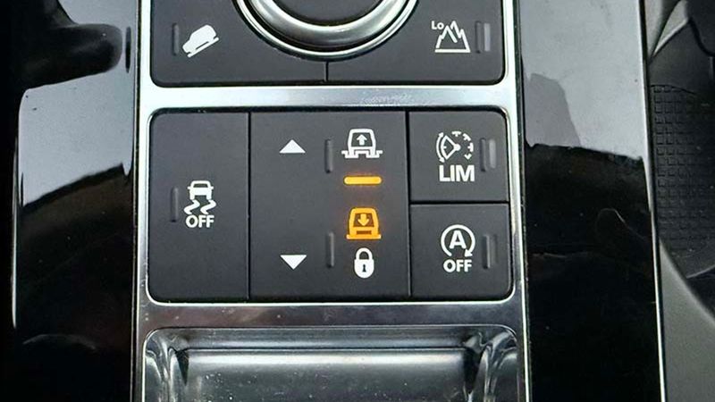 Land Rover Discovery • 2018 • 73,000 km 17