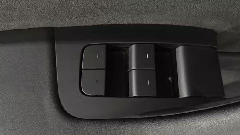 Tesla Model 3 • 2022 • 115,104 km 19