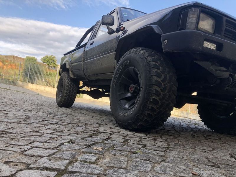 Toyota Hilux • 1990 • 179,999 km 3